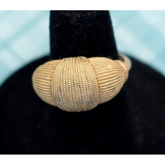 Vintage Gold Tone Oval Rope Ring by Avon - Size 6 1/2 - L12 - Picture 1 of 3